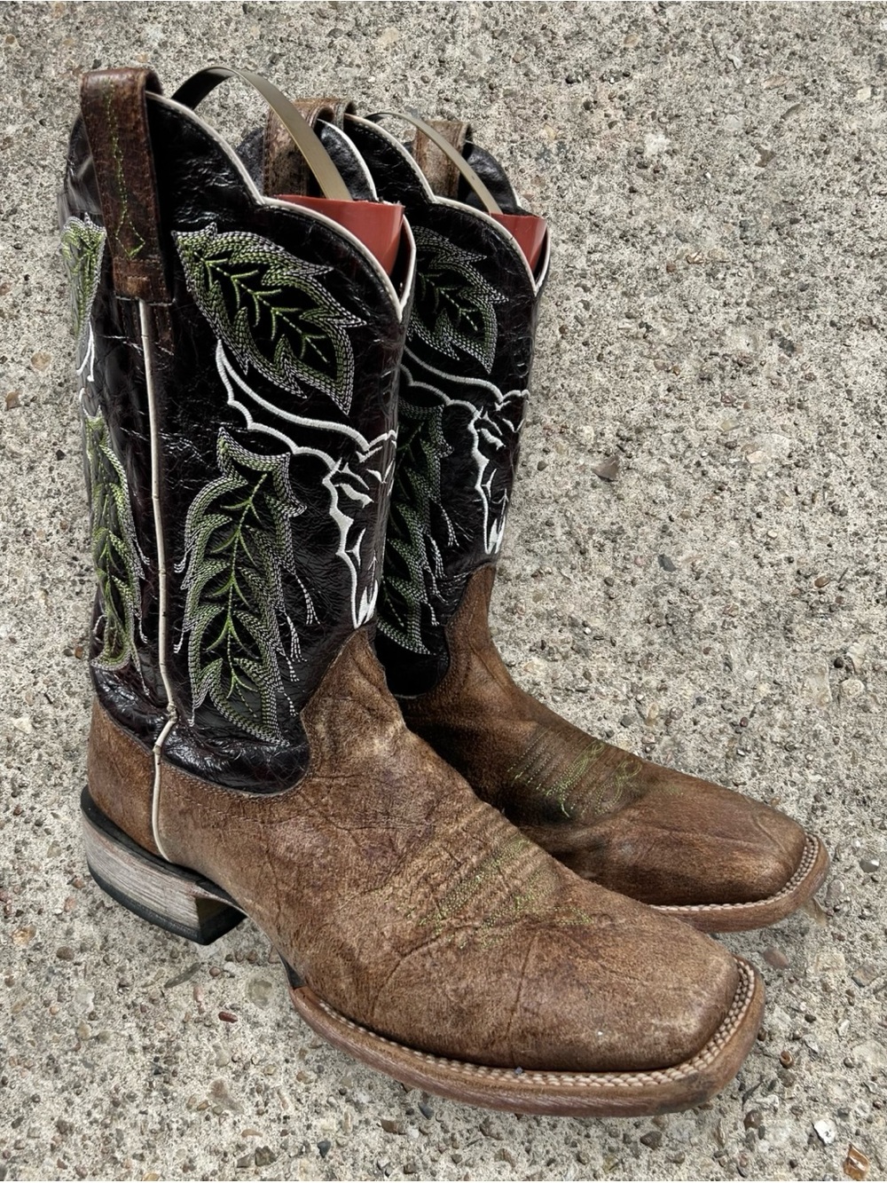 ARIAT outlaw rough out western boots